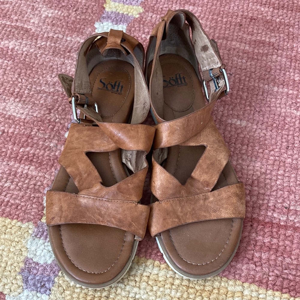 Söfft brown leather straps sandals